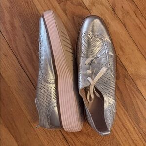 Women's Cole Haan Silver Perforated Lace-Up Shoes size 8